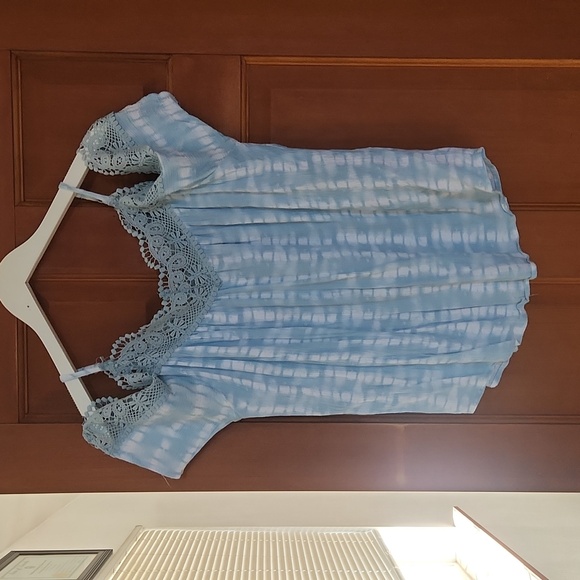 Daytrip short sleeve with shoulder cut outs - Picture 1 of 3